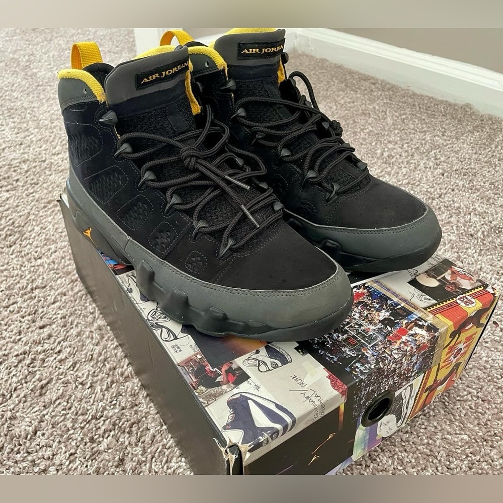 Jordan Retro 9 “Dark Charcoal/University Gold” size 10